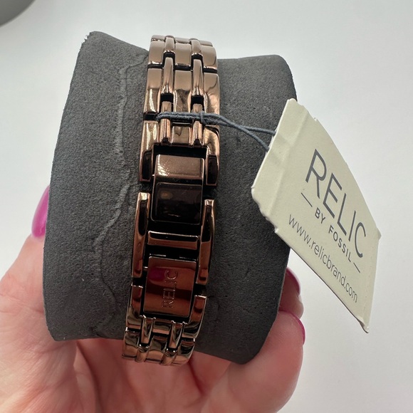 NIB Womens RELIC by Fossil Queens Court Brown
IP Watch